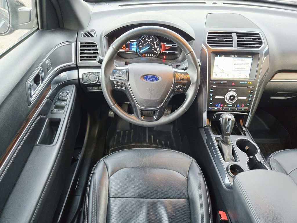 Used 2019 Ford Explorer Limited w/ Class III Trailer Tow Package FWD image 10