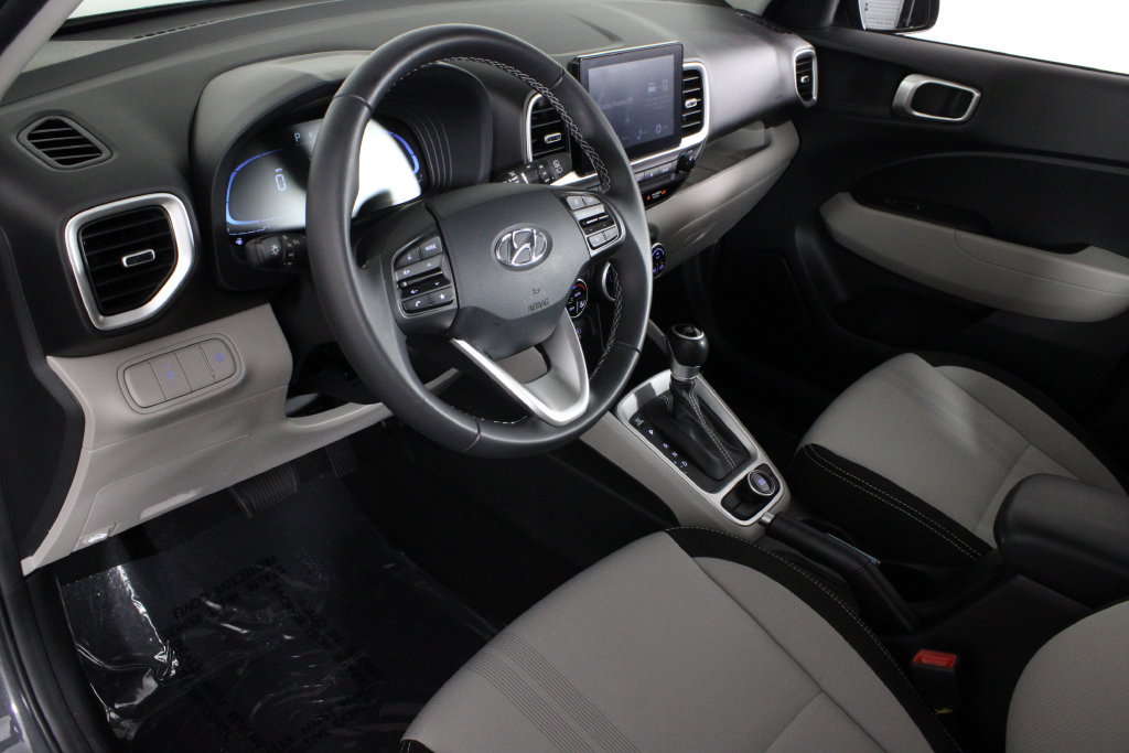 Certified 2025 Hyundai Venue SEL FWD image 19