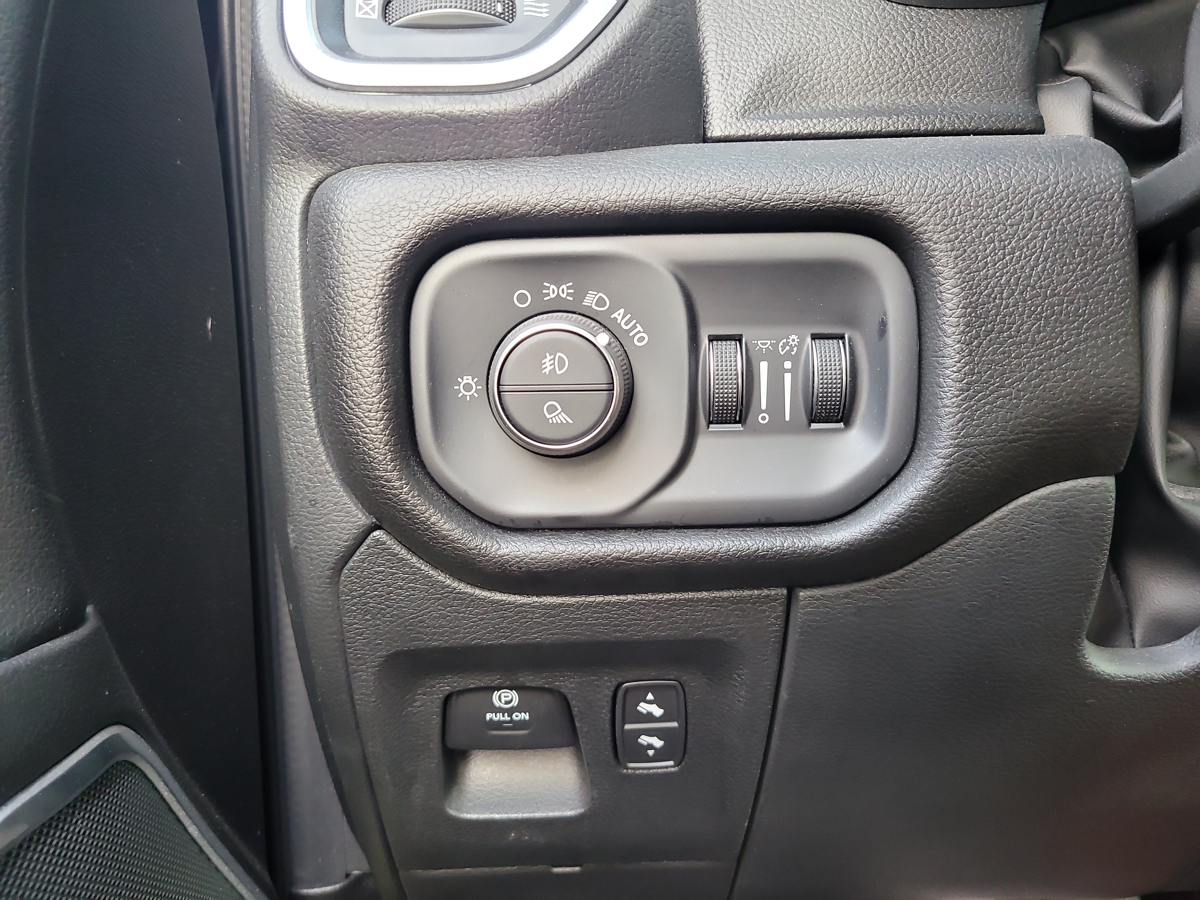 Used 2023 RAM 1500 Laramie AWD/4WD image 30