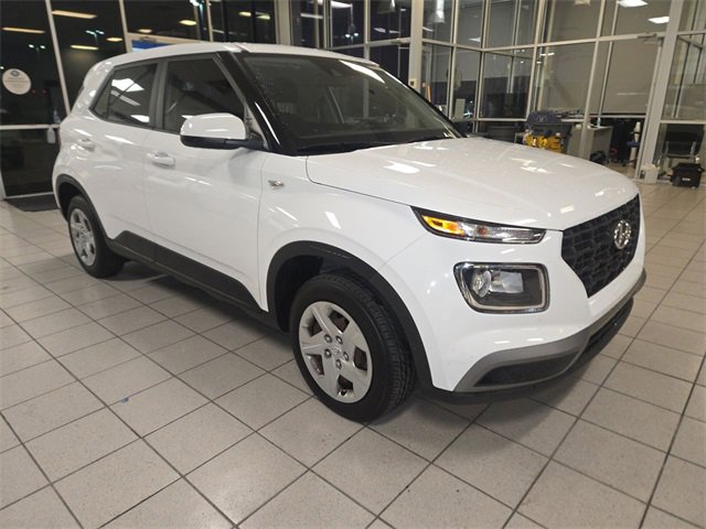 Used 2020 Hyundai Venue SE image 2