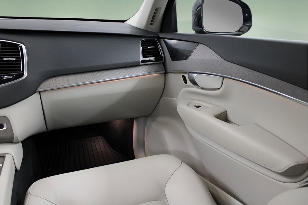 Used 2023 Volvo XC90 B6 Plus w/ Protection Package Premier image 16