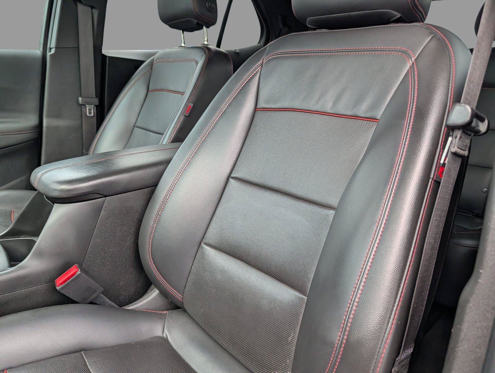 Used 2022 Chevrolet Equinox RS w/ RS Leather Package FWD image 12