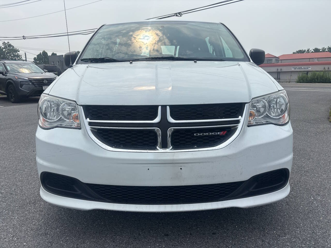 Used 2016 Dodge Grand Caravan American Value Package FWD image 2