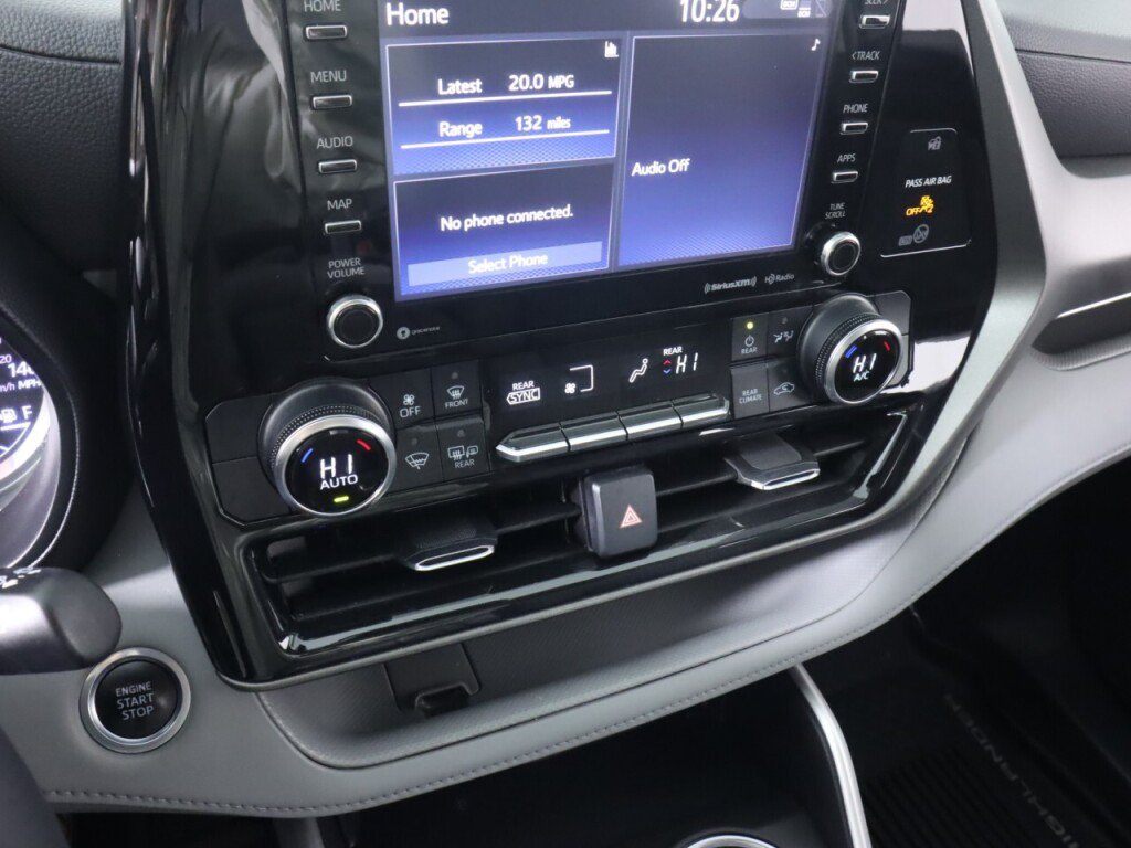 Used 2020 Toyota Highlander LE AWD/4WD image 15