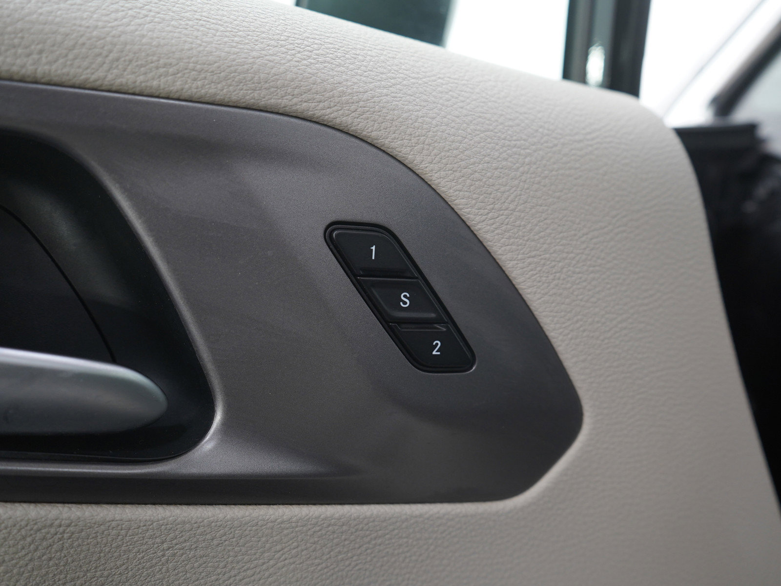 Used 2023 Chrysler Pacifica Touring-L image 21