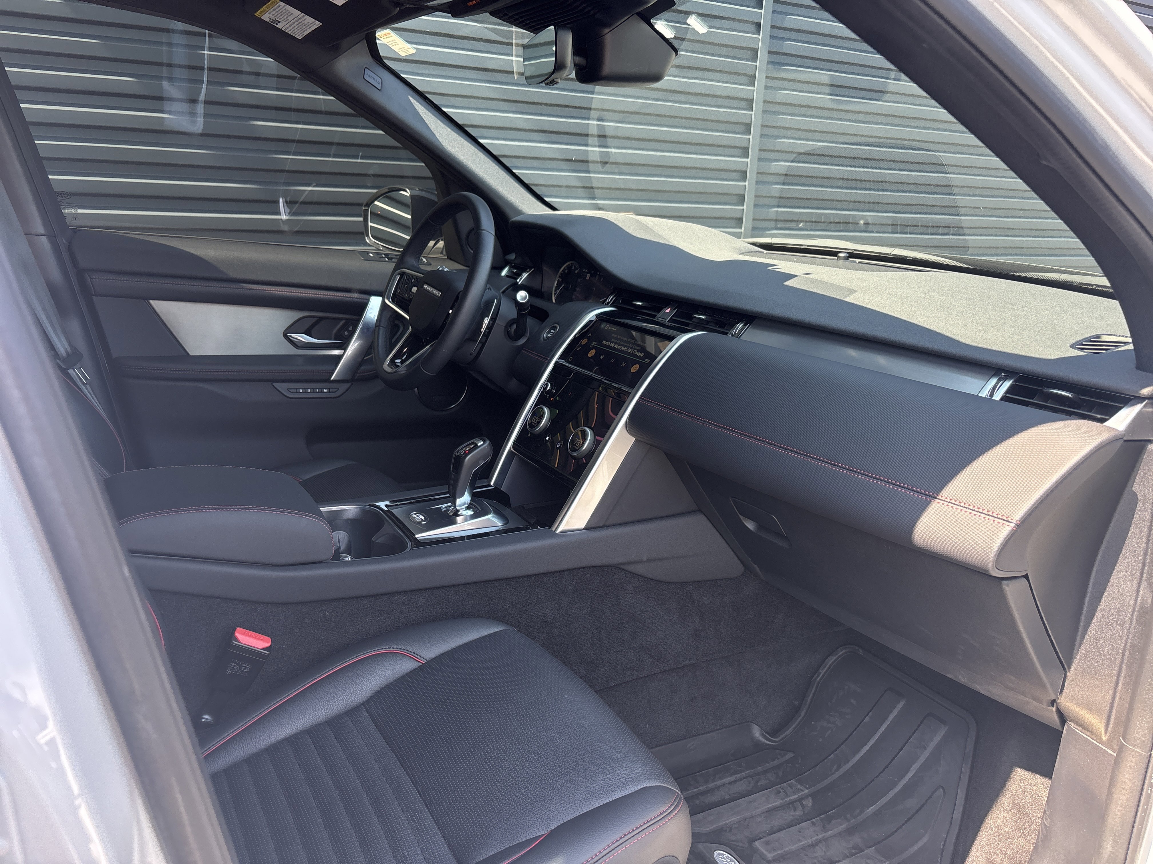 Used 2023 Land Rover Discovery Sport SE R-Dynamic image 13