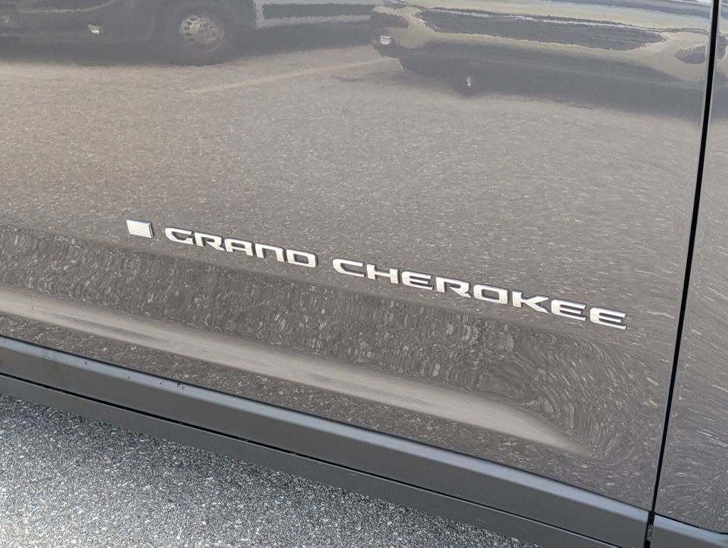 Certified 2024 Jeep Grand Cherokee Limited image 10