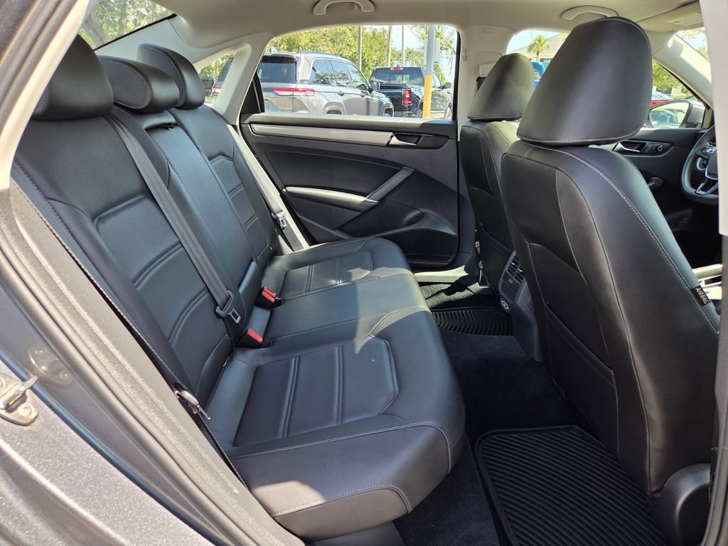 Used 2022 Volkswagen Passat 2.0T SE FWD image 15