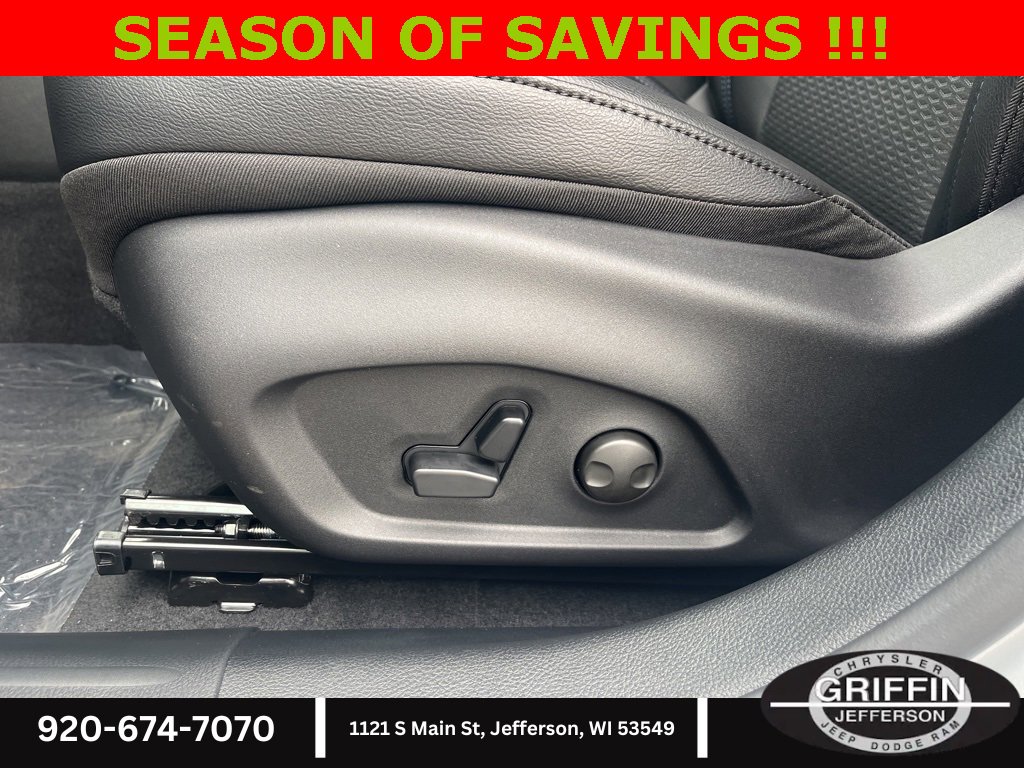 New 2025 Jeep Compass Latitude w/ Sun & Sound Group image 16