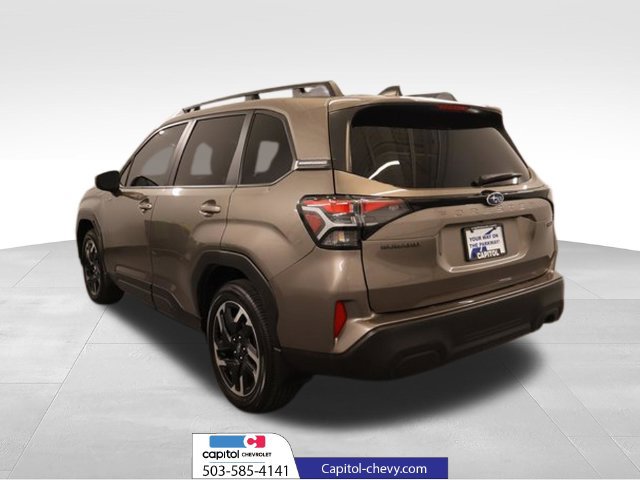 Used 2025 Subaru Forester Premium AWD/4WD image 5