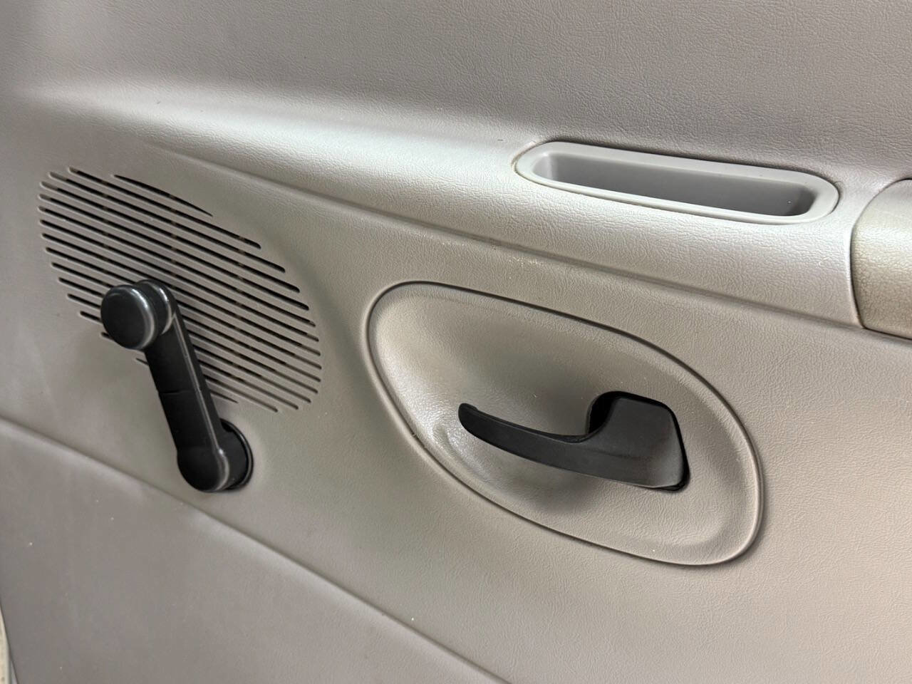 Used 2001 Ford E-350 and Econoline 350 XLT image 43