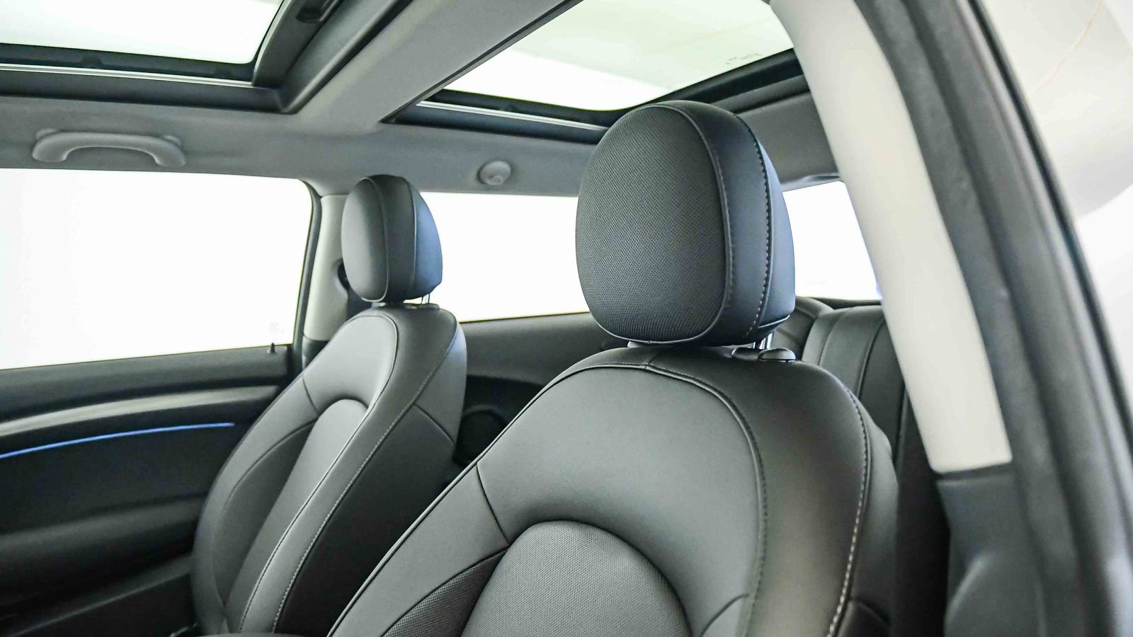 Certified 2023 MINI Cooper 2-Door Hardtop image 18