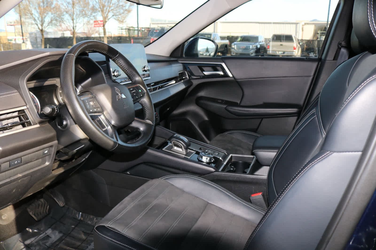 Used 2024 Mitsubishi Outlander SE image 7