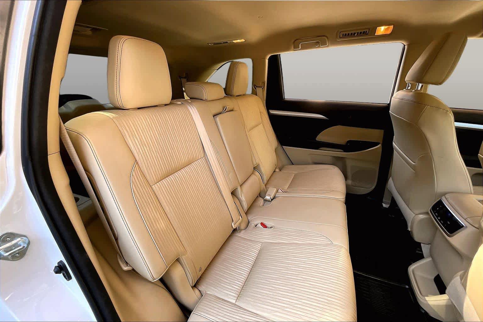 Used 2016 Toyota Highlander Plus FWD image 20