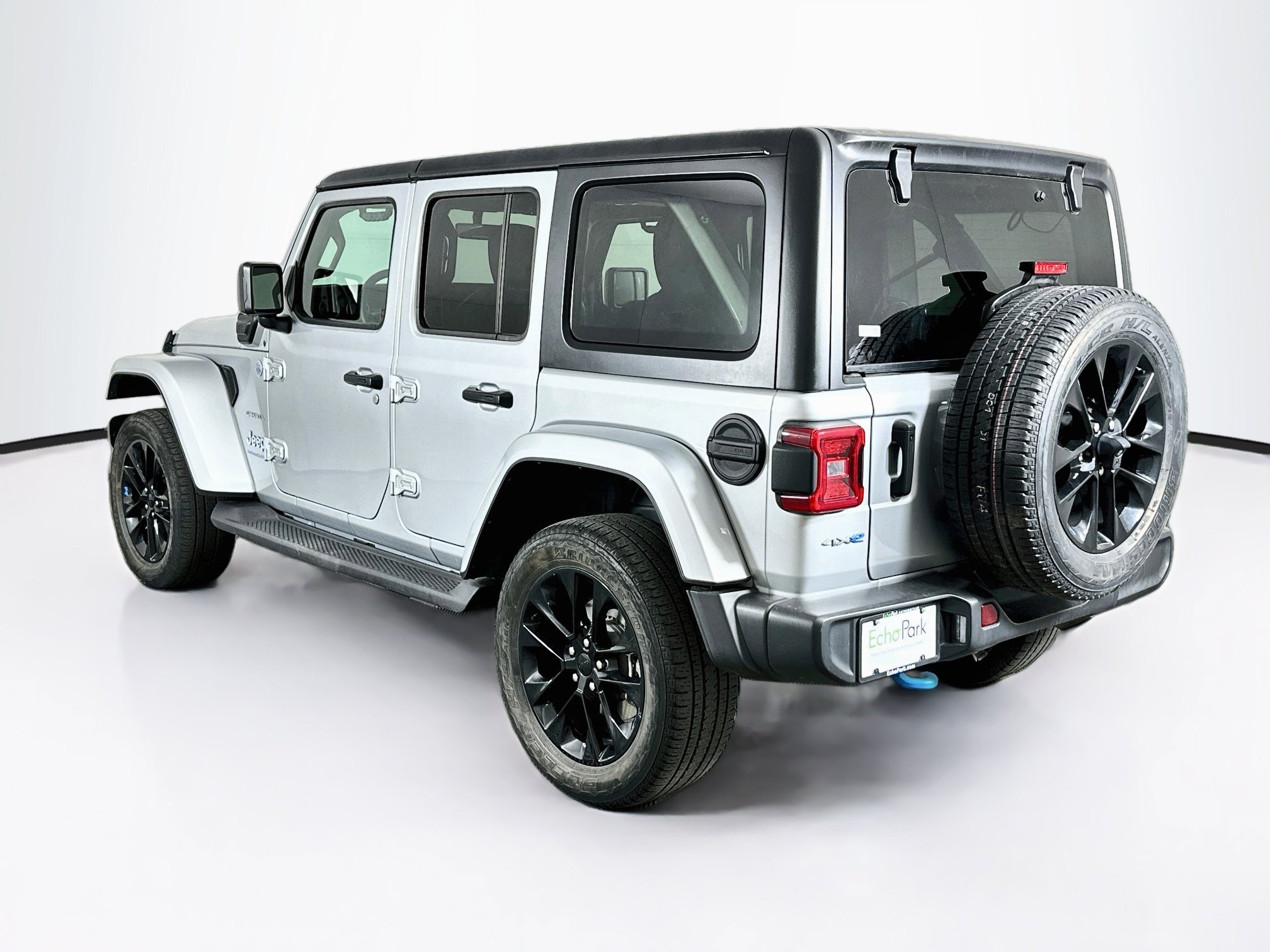 Used 2023 Jeep Wrangler Unlimited Sahara AWD/4WD image 5