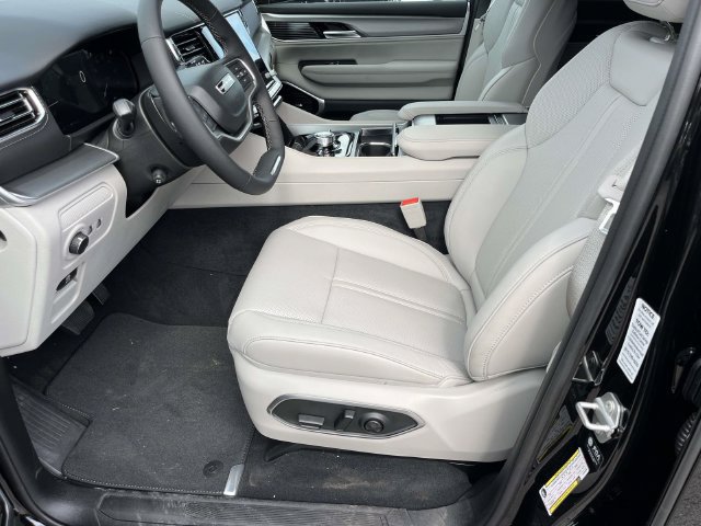 New 2026 Jeep Grand Wagoneer L Limited AWD/4WD image 24