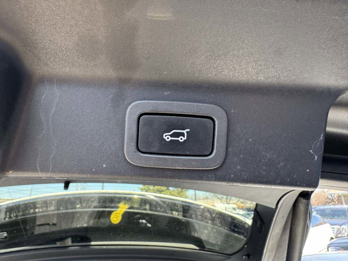 Used 2017 Jaguar F-PACE S image 50