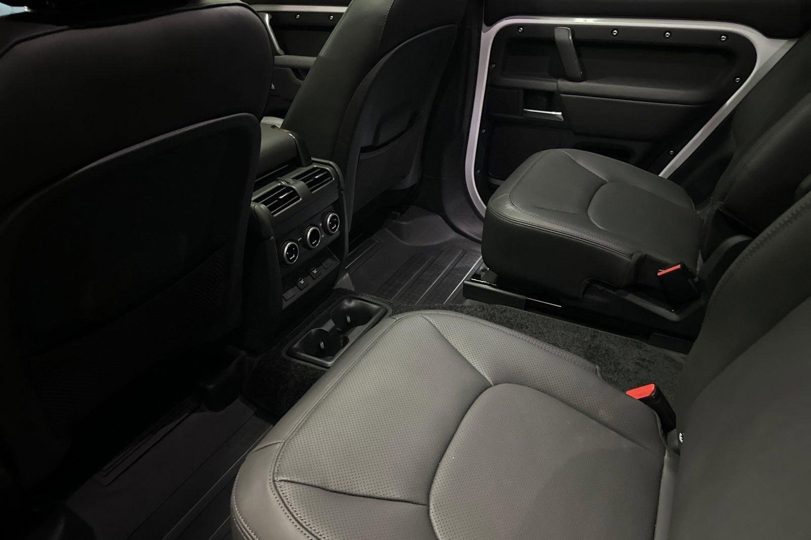 New 2025 Land Rover Defender 130 X-Dynamic SE image 22