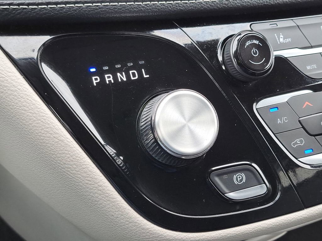 Used 2024 Chrysler Pacifica Select image 26