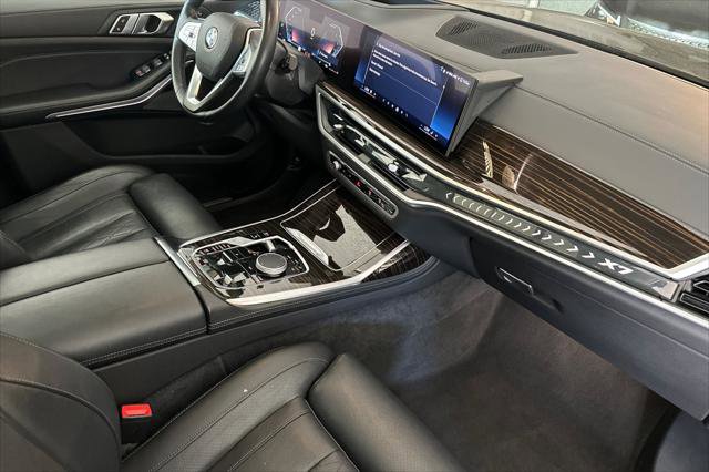 Used 2025 BMW X7 xDrive40i image 16