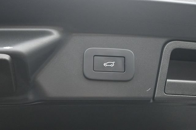Used 2023 Land Rover Range Rover Velar R-Dynamic S AWD/4WD image 19