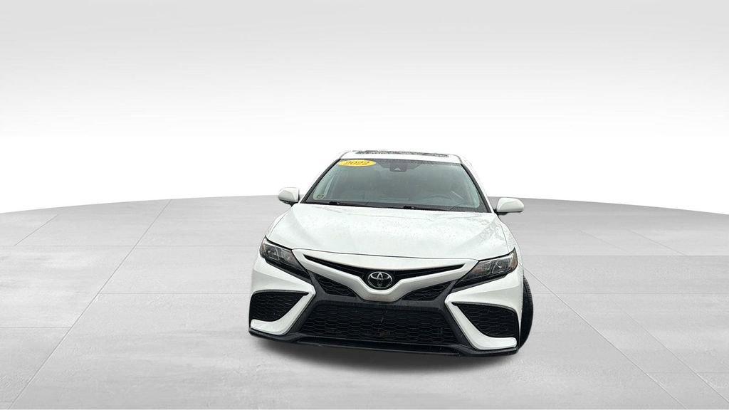 Used 2022 Toyota Camry SE image 2