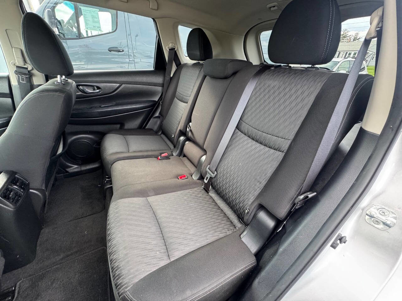 Used 2020 Nissan Rogue SV image 12