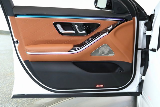 Used 2024 Mercedes-Benz S 580e 4MATIC Sedan image 19