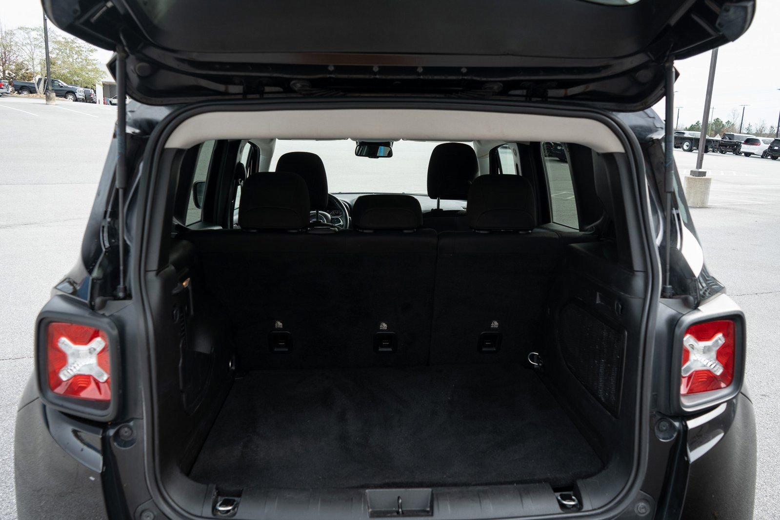 Used 2023 Jeep Renegade Latitude w/ Sun/Sound Group image 9