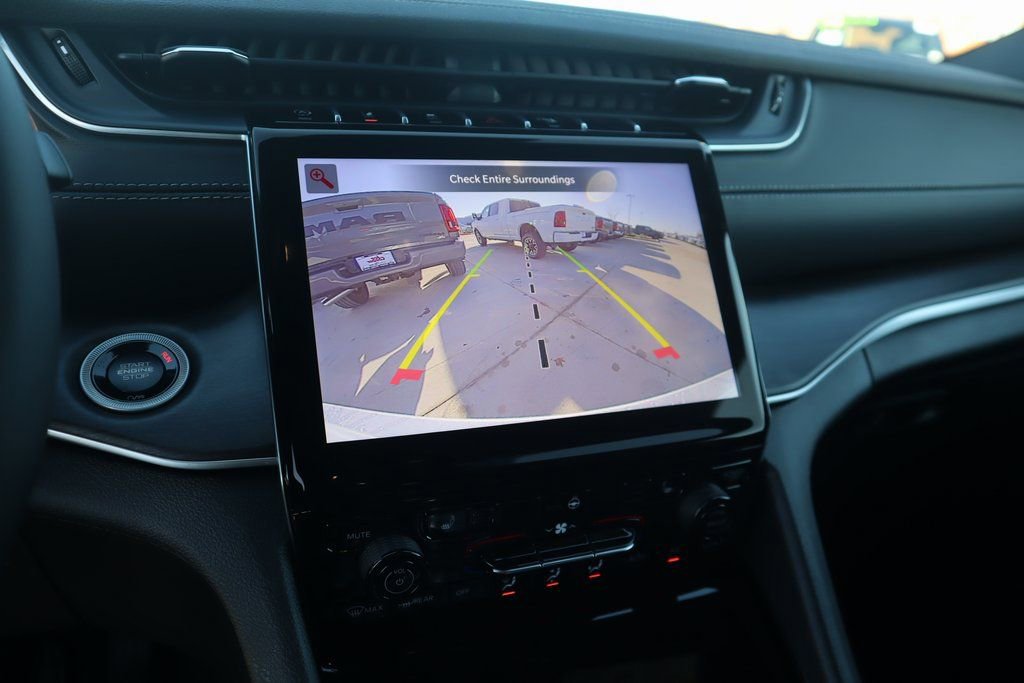 New 2025 Jeep Grand Cherokee Limited image 6