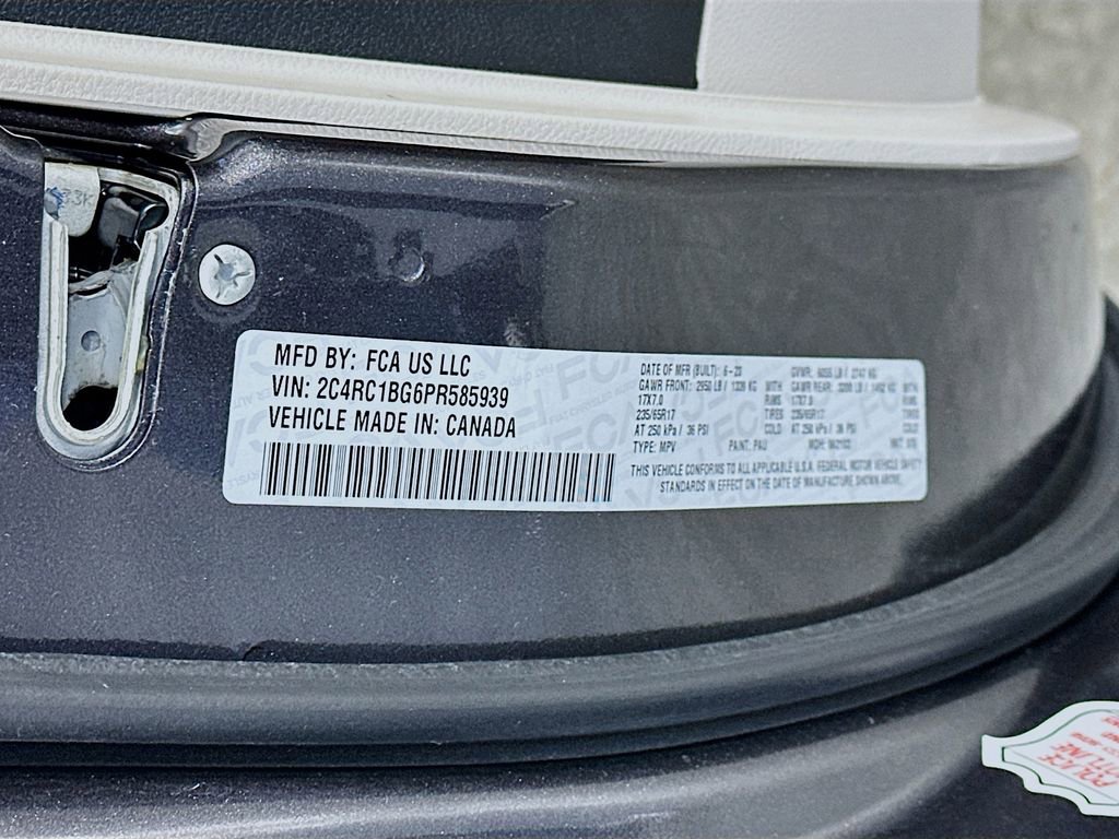 Used 2023 Chrysler Pacifica Touring-L FWD image 34