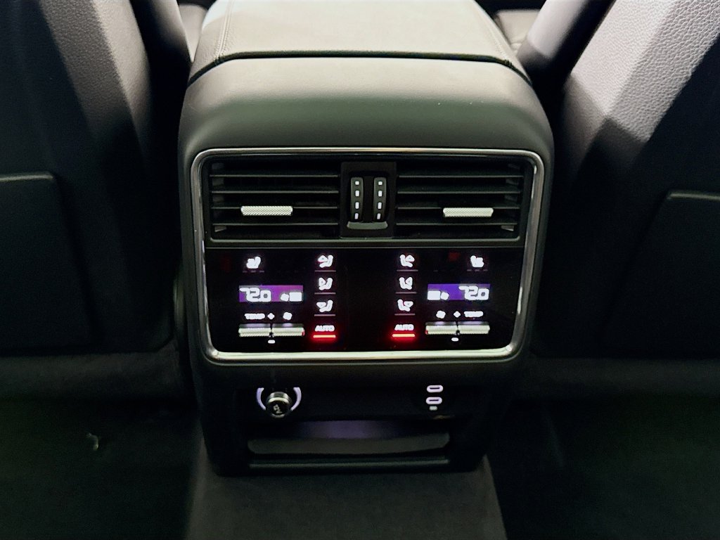 Certified 2023 Porsche Cayenne Platinum Edition AWD/4WD image 27