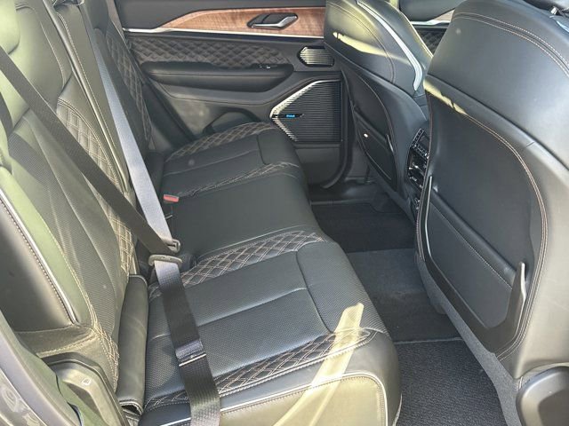 New 2025 Jeep Grand Cherokee Summit image 15