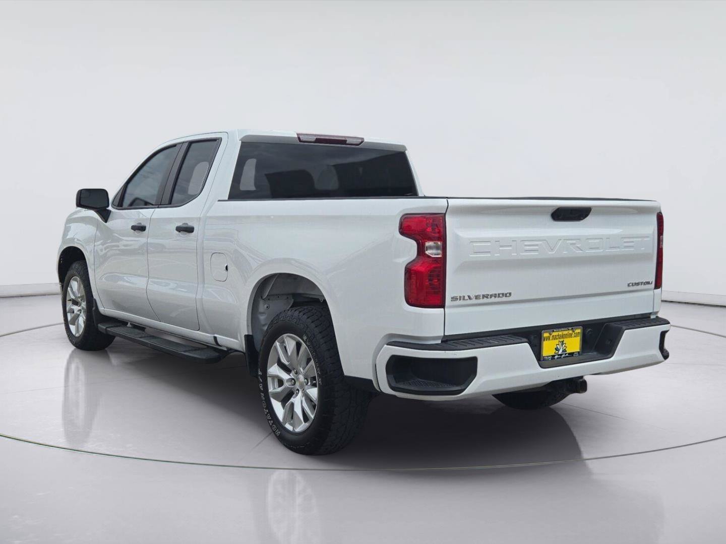 Used 2024 Chevrolet Silverado 1500 Custom RWD image 3