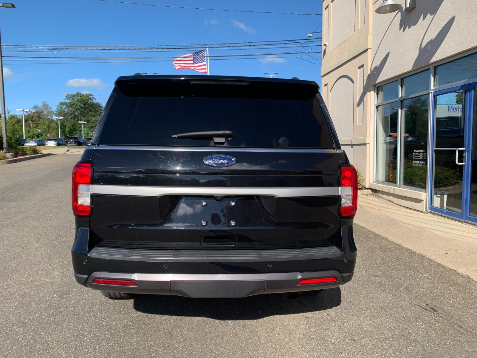 Used 2023 Ford Expedition XLT AWD/4WD image 6