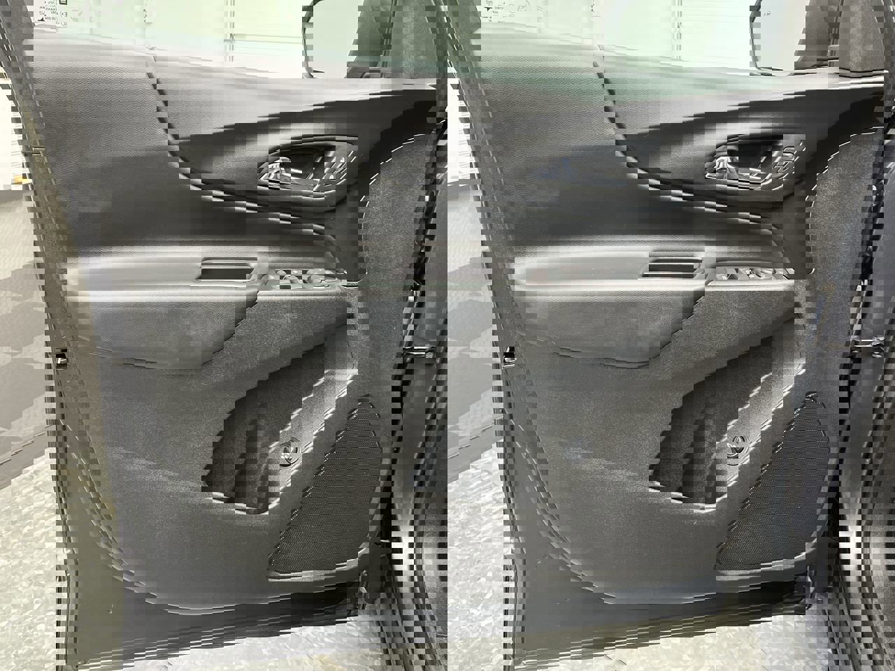 Used 2022 Chevrolet Equinox LT w/ Driver Convenience Package image 6