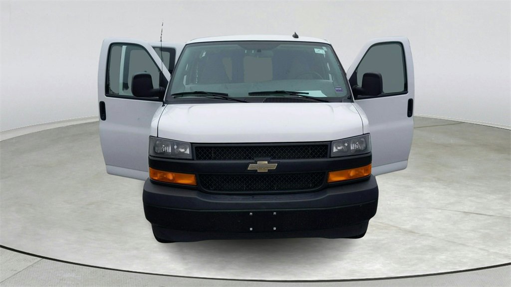 Used 2019 Chevrolet Express 3500 Extended w/ Driver Convenience Package image 9