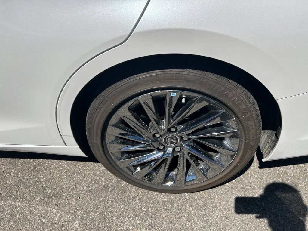 Used 2024 Lexus ES 300h w/ Accessory Package (Z1) FWD image 28