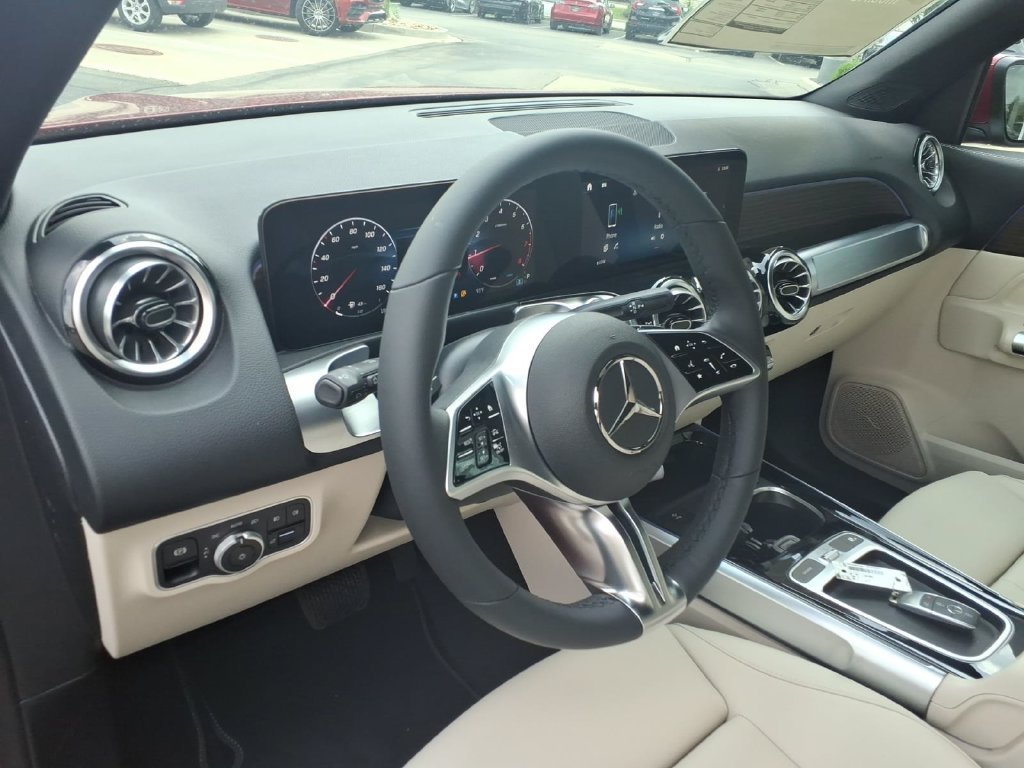 New 2026 Mercedes-Benz GLB 250 4MATIC image 16