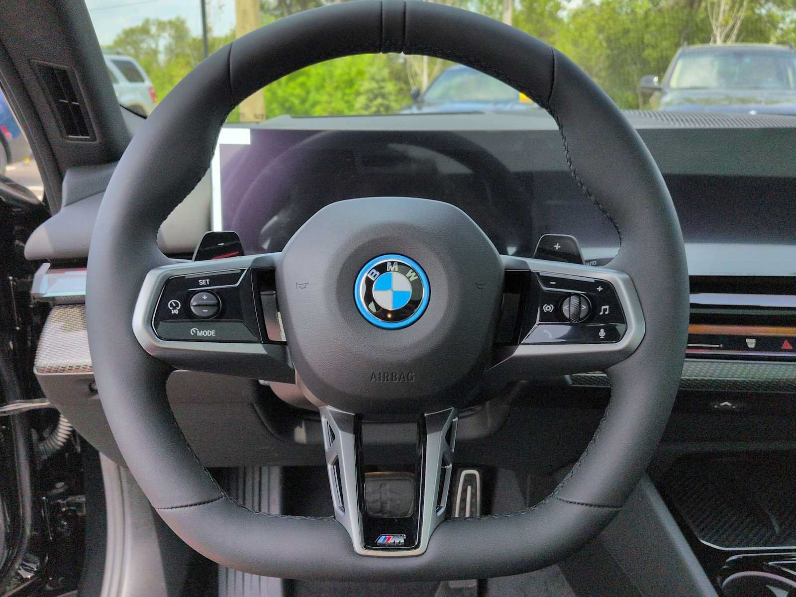 Used 2027 BMW 550e xDrive AWD/4WD image 25