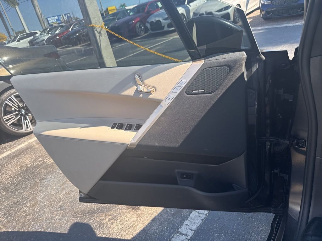 Used 2024 BMW iX xDrive50 w/ Sport Package image 4