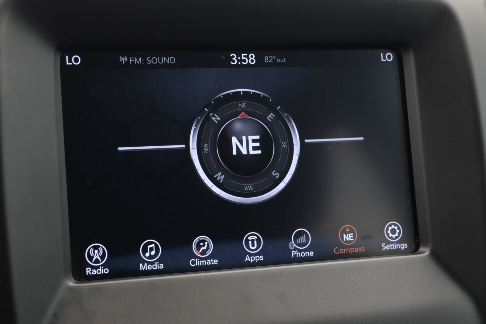 Used 2017 Jeep Compass Latitude w/ Popular Equipment Group FWD image 28