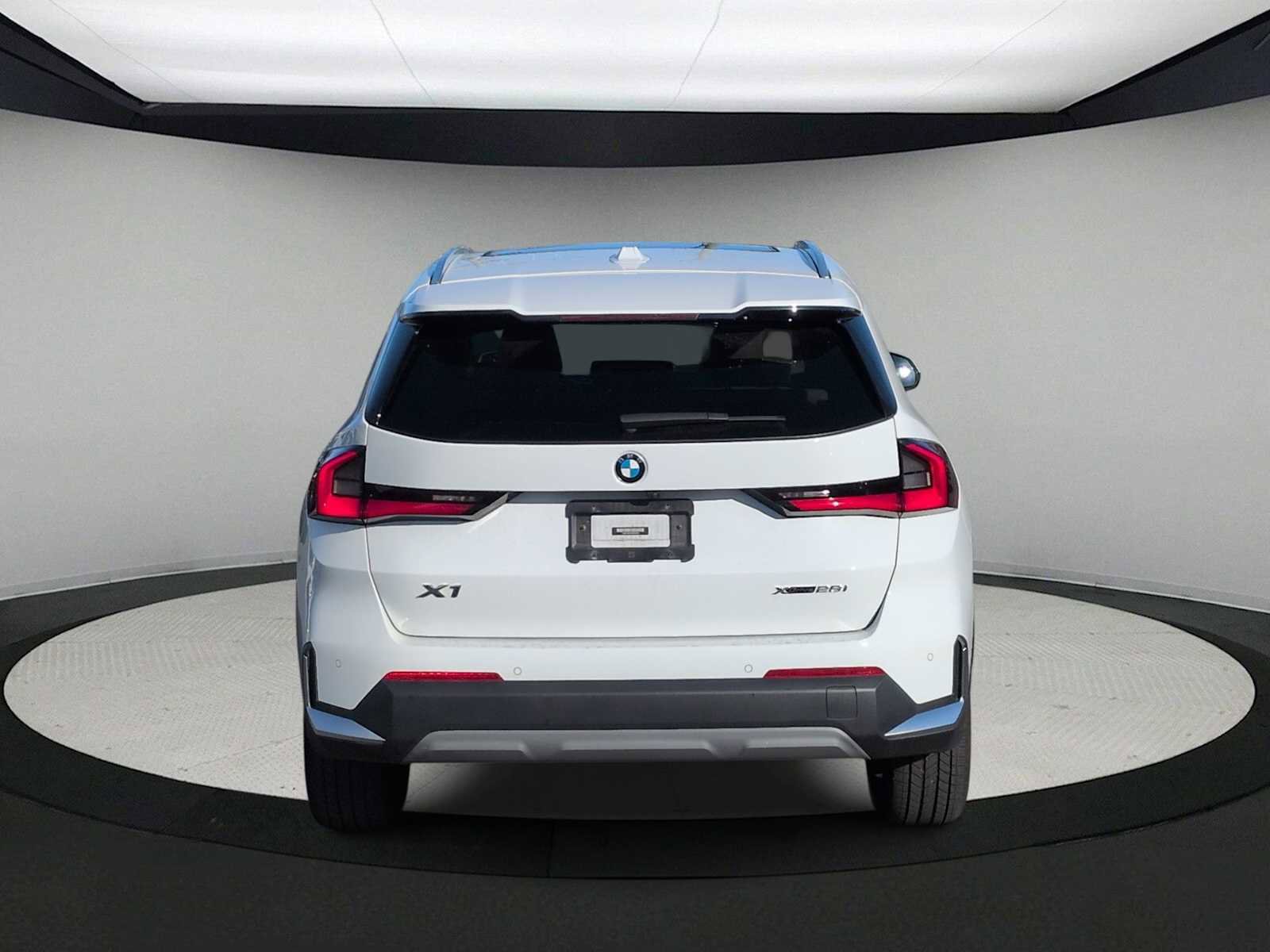 Certified 2023 BMW X1 xDrive28i w/ Convenience Package image 7