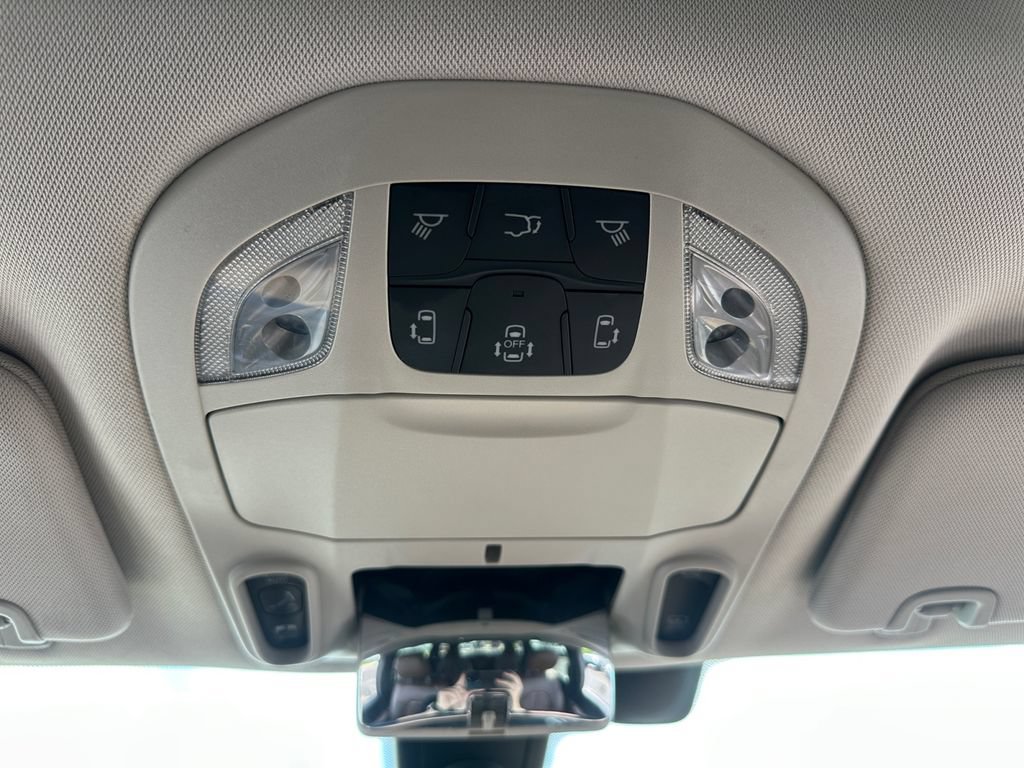 Used 2017 Chrysler Pacifica Limited w/ UConnect Theater Package FWD image 47