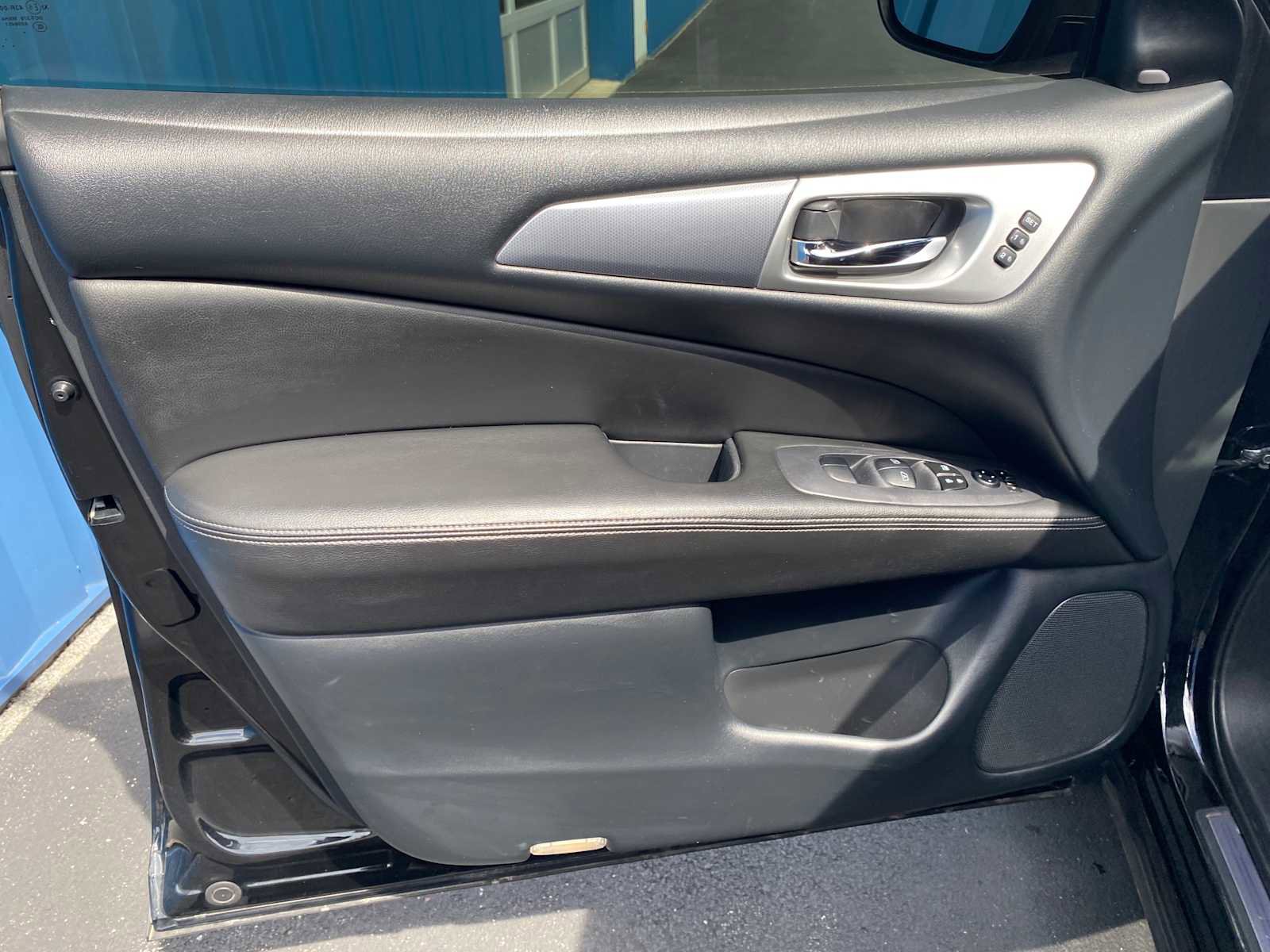 Used 2019 Nissan Pathfinder SL image 38