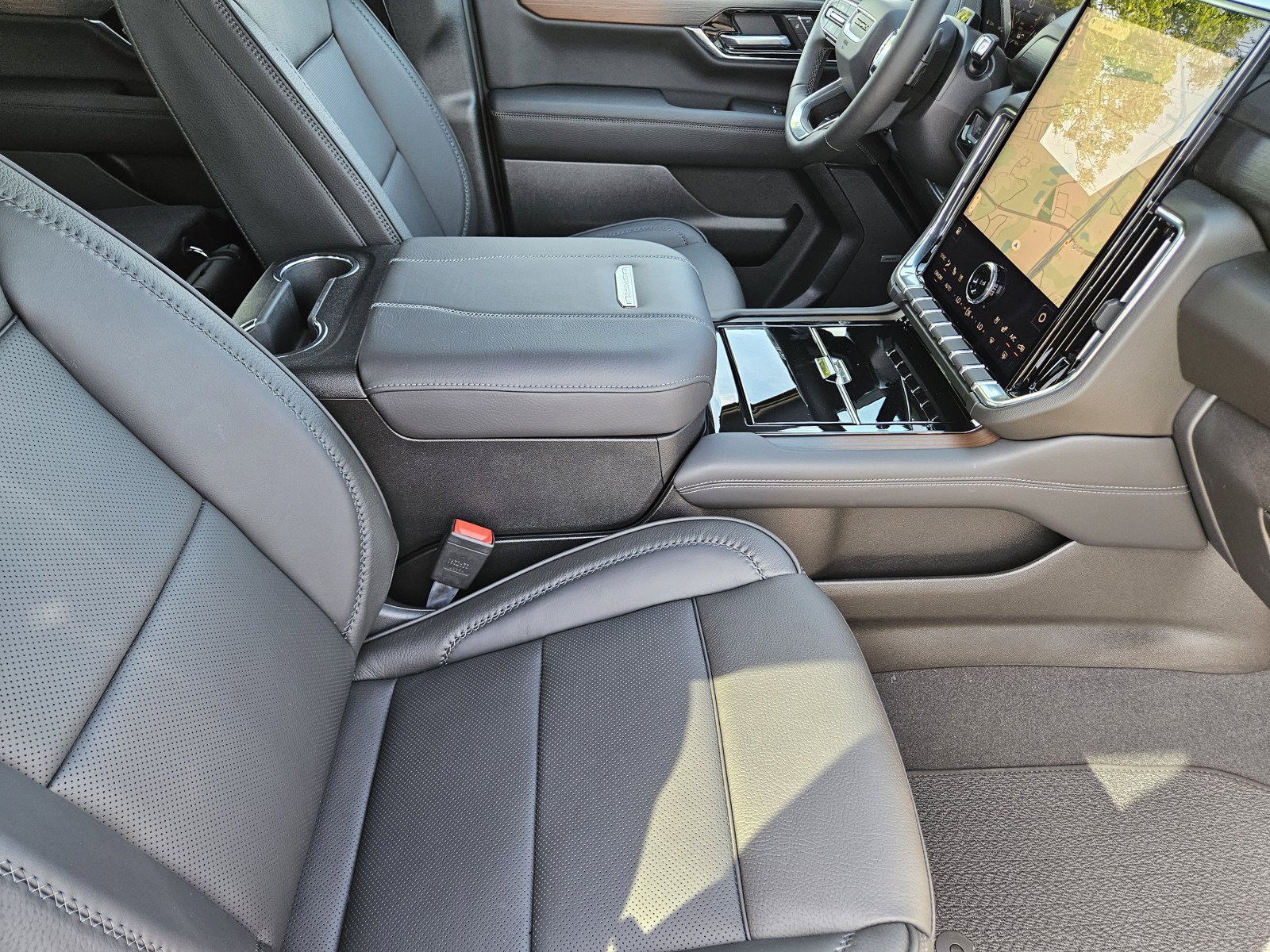New 2026 GMC Yukon Denali w/ Denali Reserve Package AWD/4WD image 10