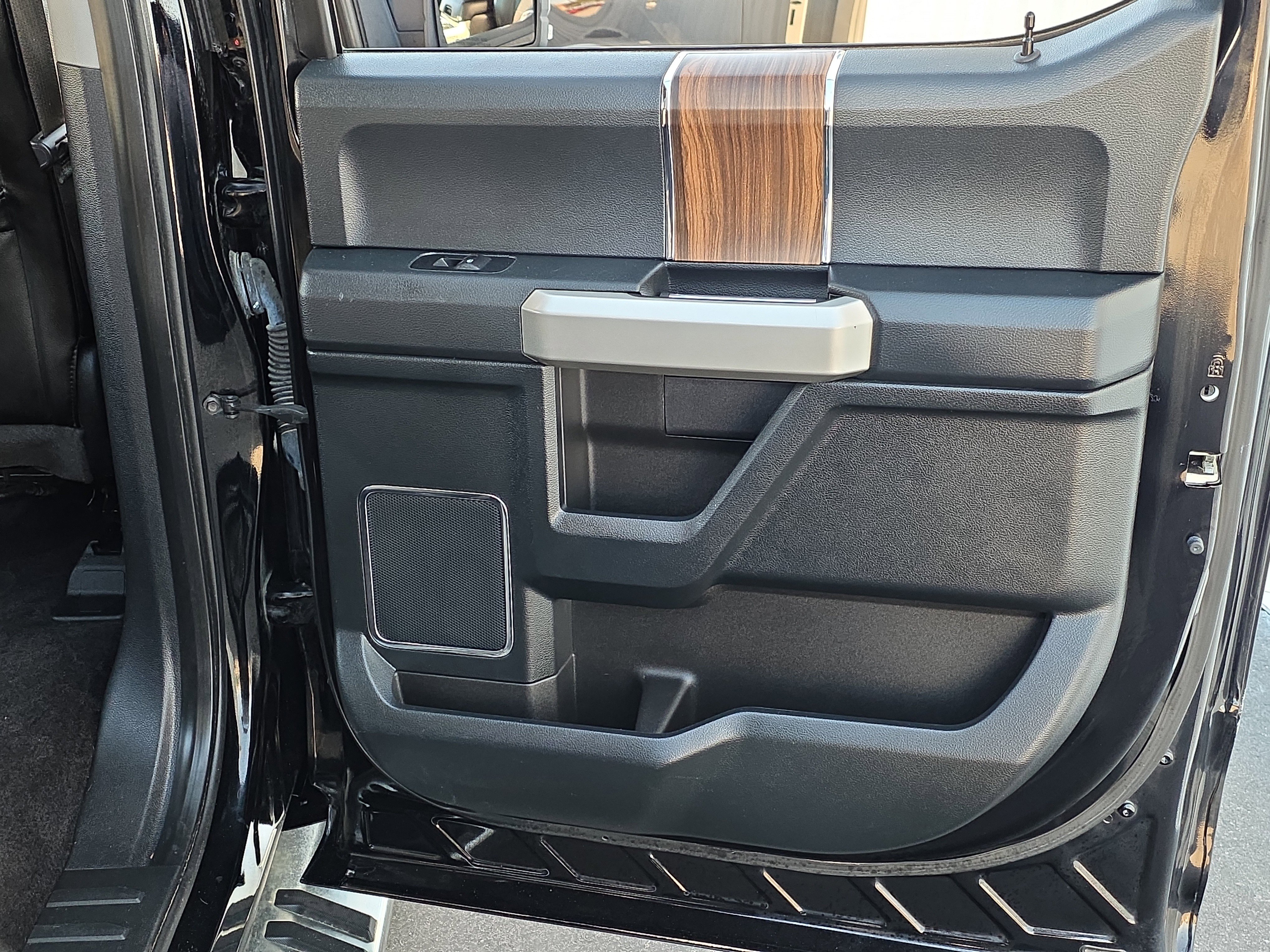 Used 2016 Ford F150 Lariat image 29