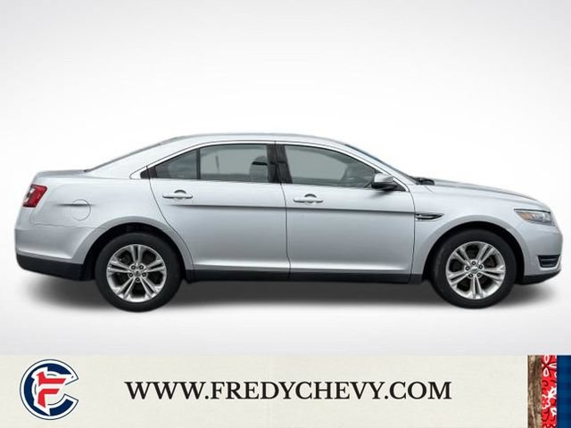 Used 2019 Ford Taurus SEL FWD image 4