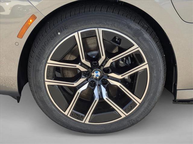 New 2026 BMW 750e xDrive image 10