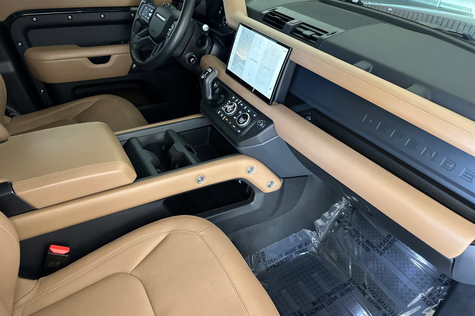 Used 2025 Land Rover Defender 110 X-Dynamic SE AWD/4WD image 19